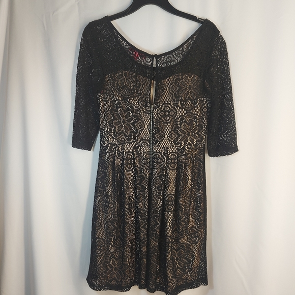 BetseyJohnson size 8 color black and cream - Picture 4 of 14